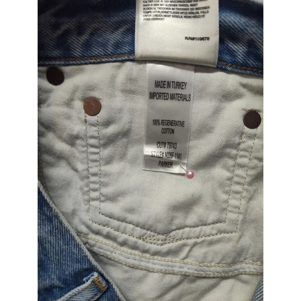 AGOLDE Parker Distressed Denim Shorts Light Wash Blue Size 33 Raw Hem
